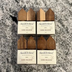 NIB hearth and hand with Mongolia wooden corn holders